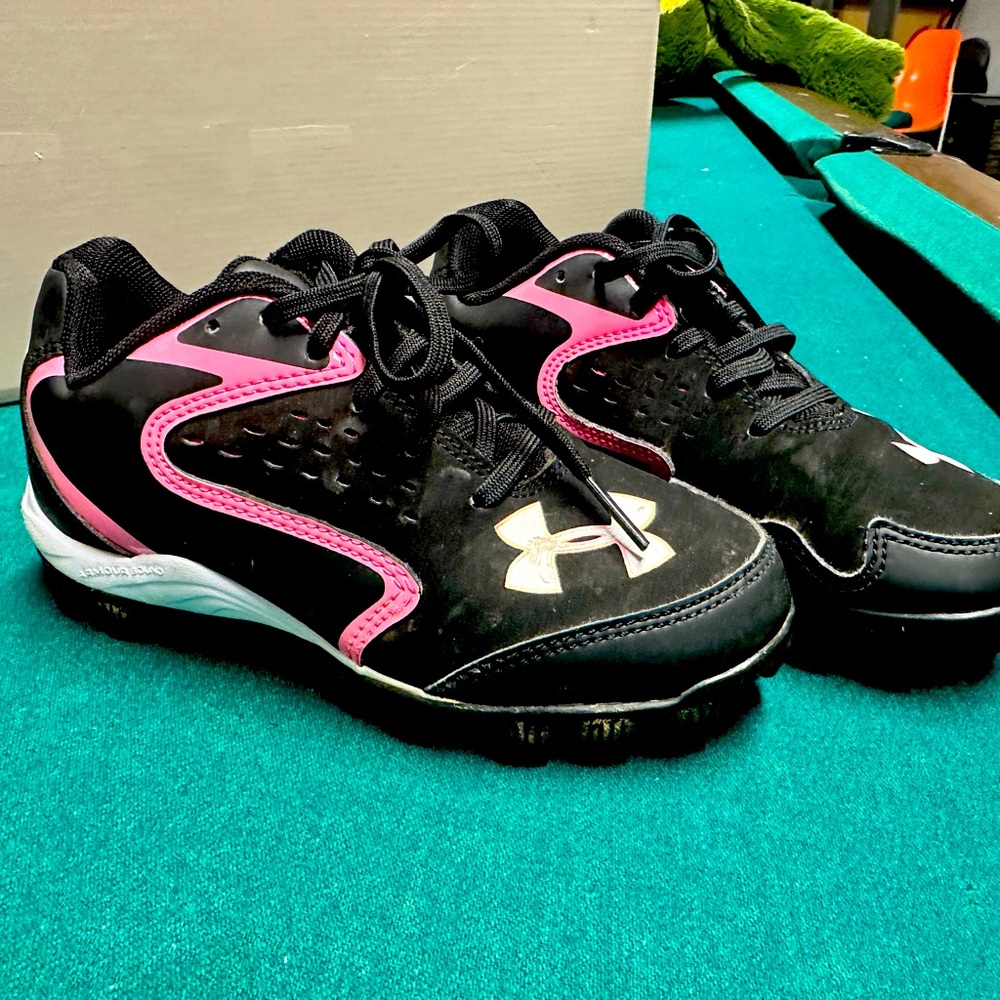 UA little girls cleats, EUC